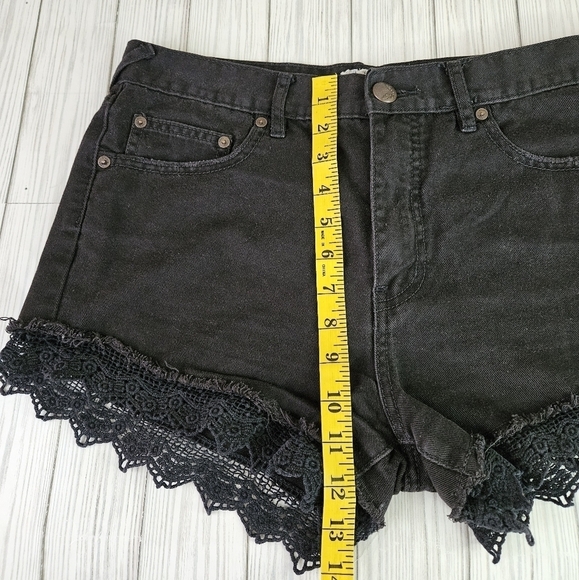 Free People High Rise Distressed Shorts Crochet Lace Trim in Stark Black Size 29 - Picture 9 of 11